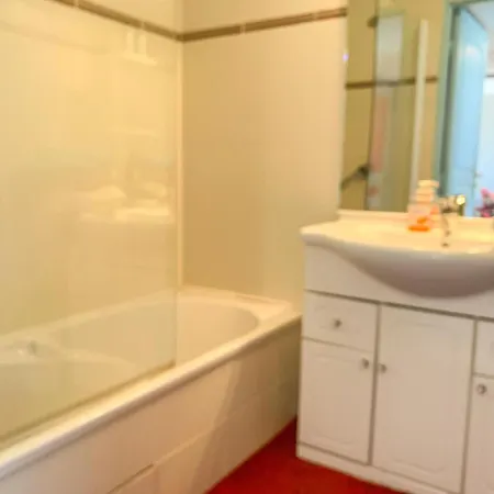 Confortable 2 Pieces Climatise Avec Piscine Dans Residence De Standing *