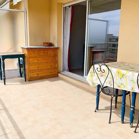 Confortable 2 Pieces Climatise Avec Piscine Dans Residence De Standing