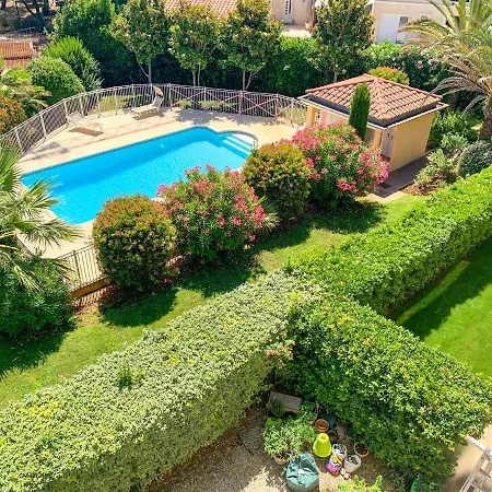 Confortable 2 Pieces Climatise Avec Piscine Dans Residence De Standing